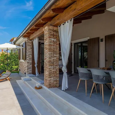 펜션 Delfar Galižana