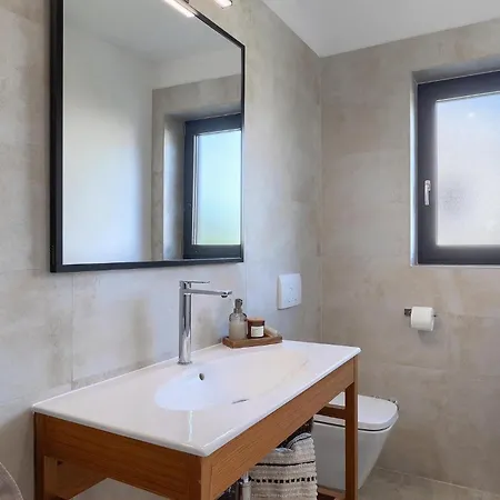 펜션 Delfar Galižana