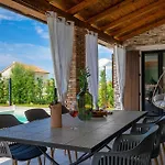 Delfar Hébergement de vacances Galižana